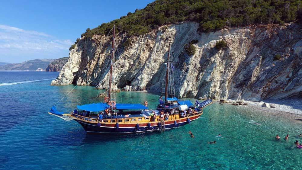 Hosteska na výletnej lodi v Grécku (m/ž) — The M/S Christina